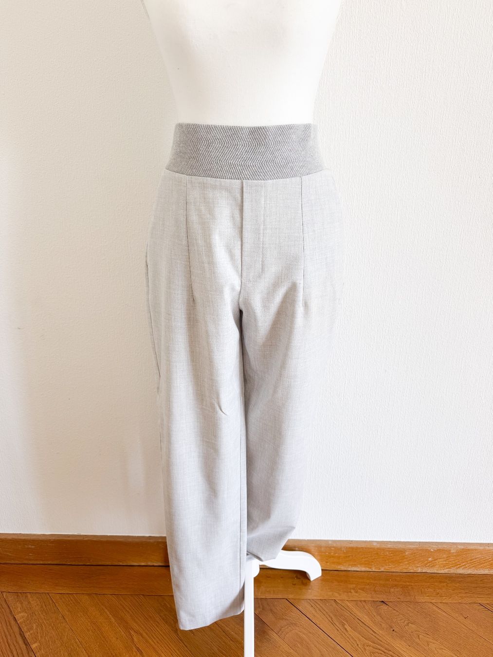 Pantaloni: Pantalon gris léger – Usato da Lausanne venduto da Greenbyaudrey 1