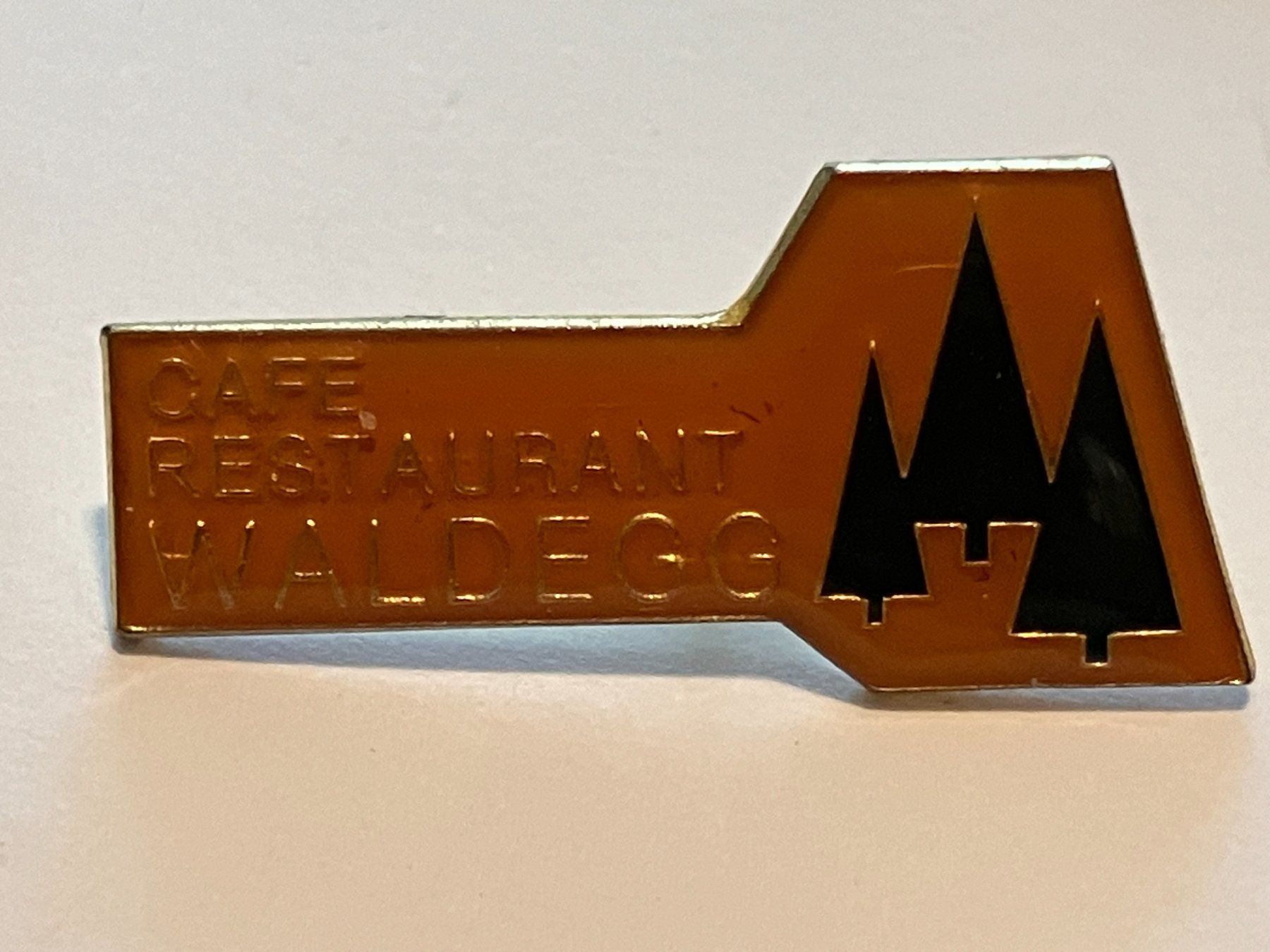 Placchette & Badge: 1 Pin Cafe Restaurant Waldegg – Usato da Basel venduto da djwwpp