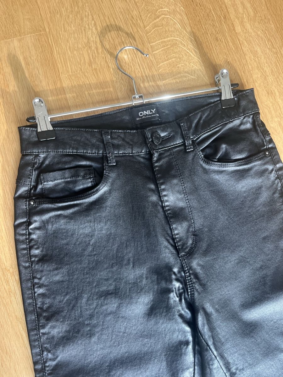Pantaloni: Pantalon cuir – Usato da Neuchâtel venduto da Ariane_vn00 2