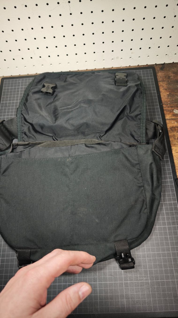 Eastpak Borse: Wunderschöne alte Seitentasche Eastpak – Usato da Gelterkinden venduto da MYSTOREFORYOU4460 2
