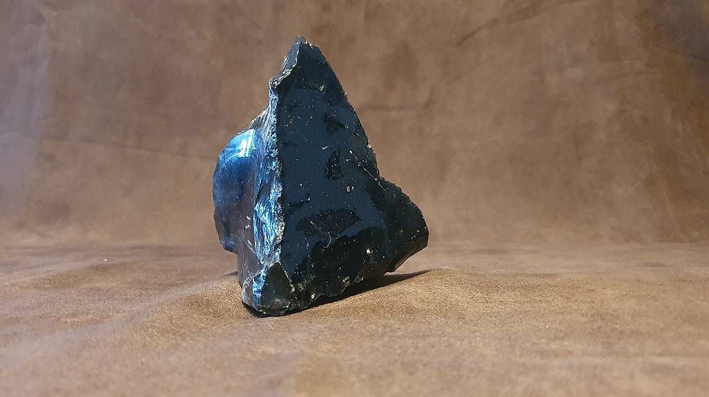 Minerali & Pietre curative: Ossidiana nera lucida – Usato da Morbio Inferiore venduto da han_smp6