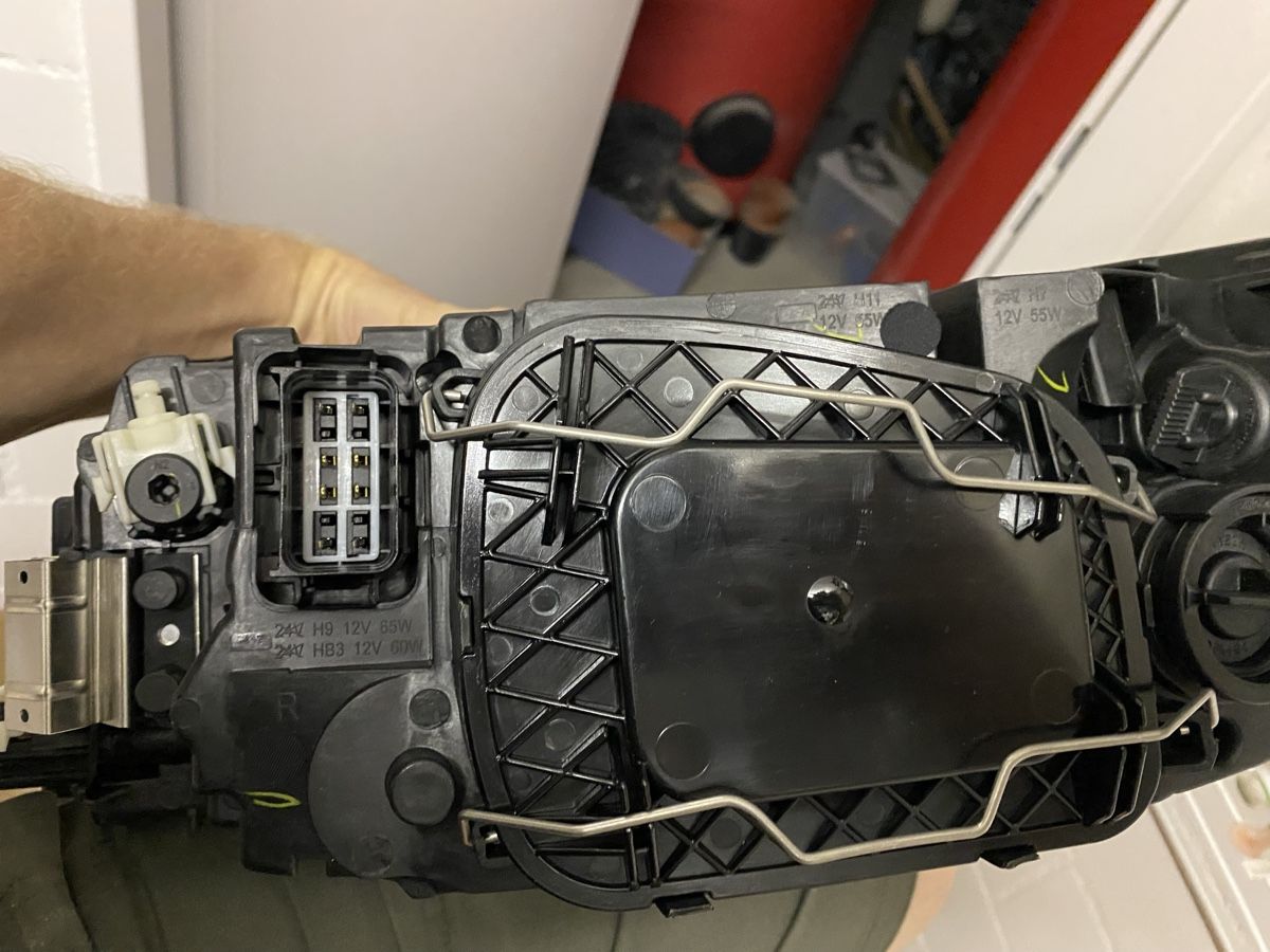 Volvo Phares: Volvo V50 Scheinwerfer rechts – Neuf (Voir description) à Uster par Achtungbeule 3