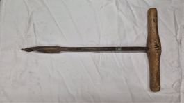 Antike Handbohrmaschine / Drillbohrer mit Holzgriff.