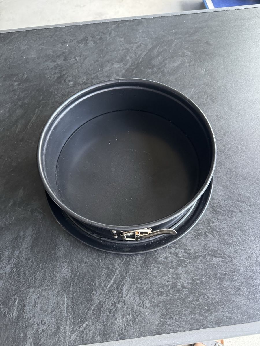 Moules à gâteaux: Springform Gugelhupfform Backform rund 26cm Durchmesser gute – D'occasion à Abtwil SG par Shkelqim1994