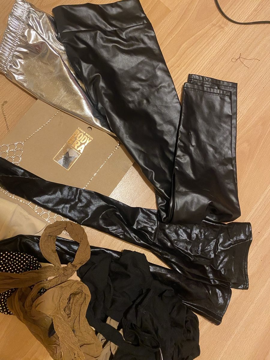 Lotti di vestiti: Lot de vêtements et accessoires, divers articles – Nuovo (secondo la descrizione) da Préverenges venduto da cha_jrn9 3
