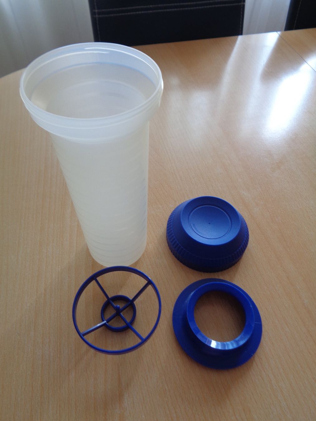 Tupperware Behälter & Ähnliches: Tupperware grosser Shaker – Gebraucht aus Dietikon von chroetli77 1