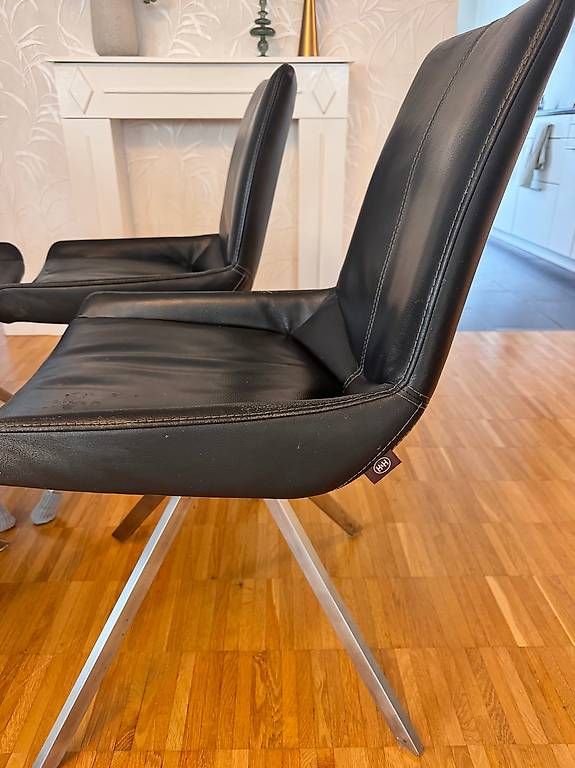 Chaises: Vier gebrauchte  Esstischstühle aus echtem Leder – D'occasion à Belp par TaKing 1