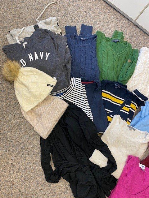 Maglioni & Felpe: Diverse Marken-Pullover und Hoodies, Grösse S/M, – Usato da Wängi venduto da Bmo 2