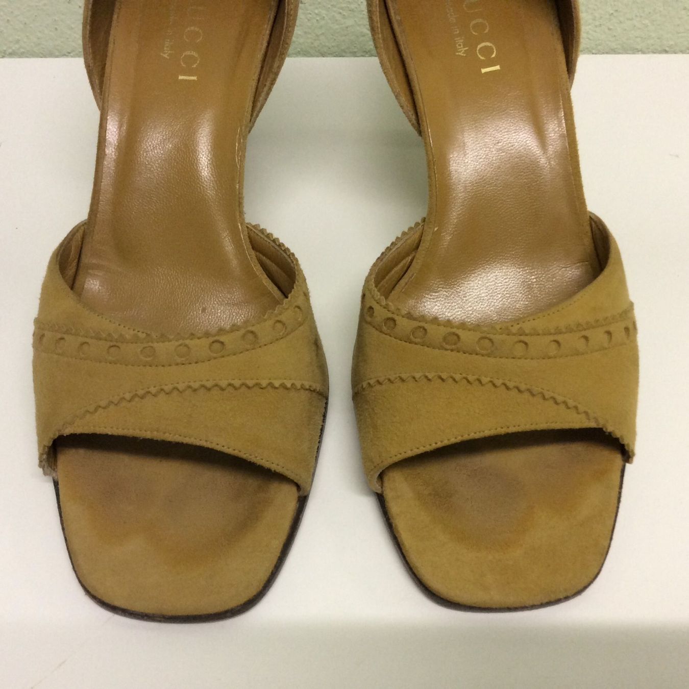 Gucci Scarpe da donna: Gucci open-toe suede sandals – Usato da Zürich venduto da LoveFashion76 1