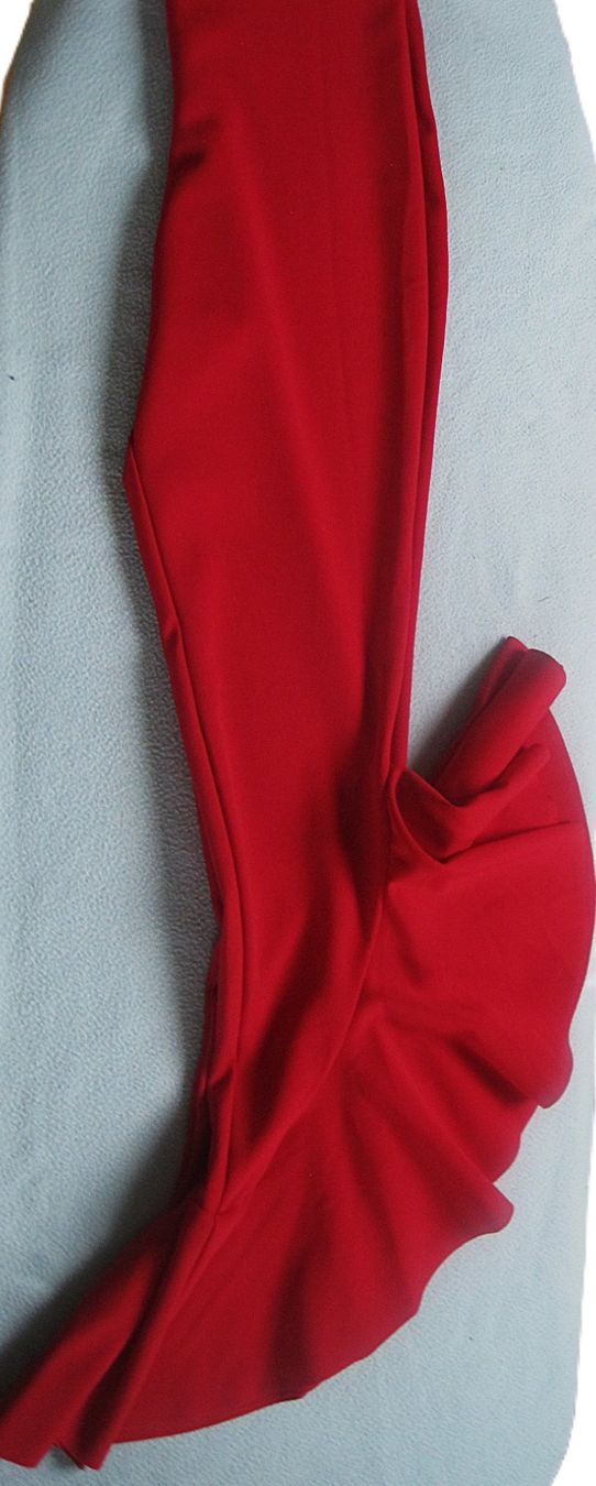 Pantaloni: Rote Tanzhose mit auffälligen Rüschen (rot, elastisch) – Usato da Rickenbach Sulz venduto da Sodeli23 2