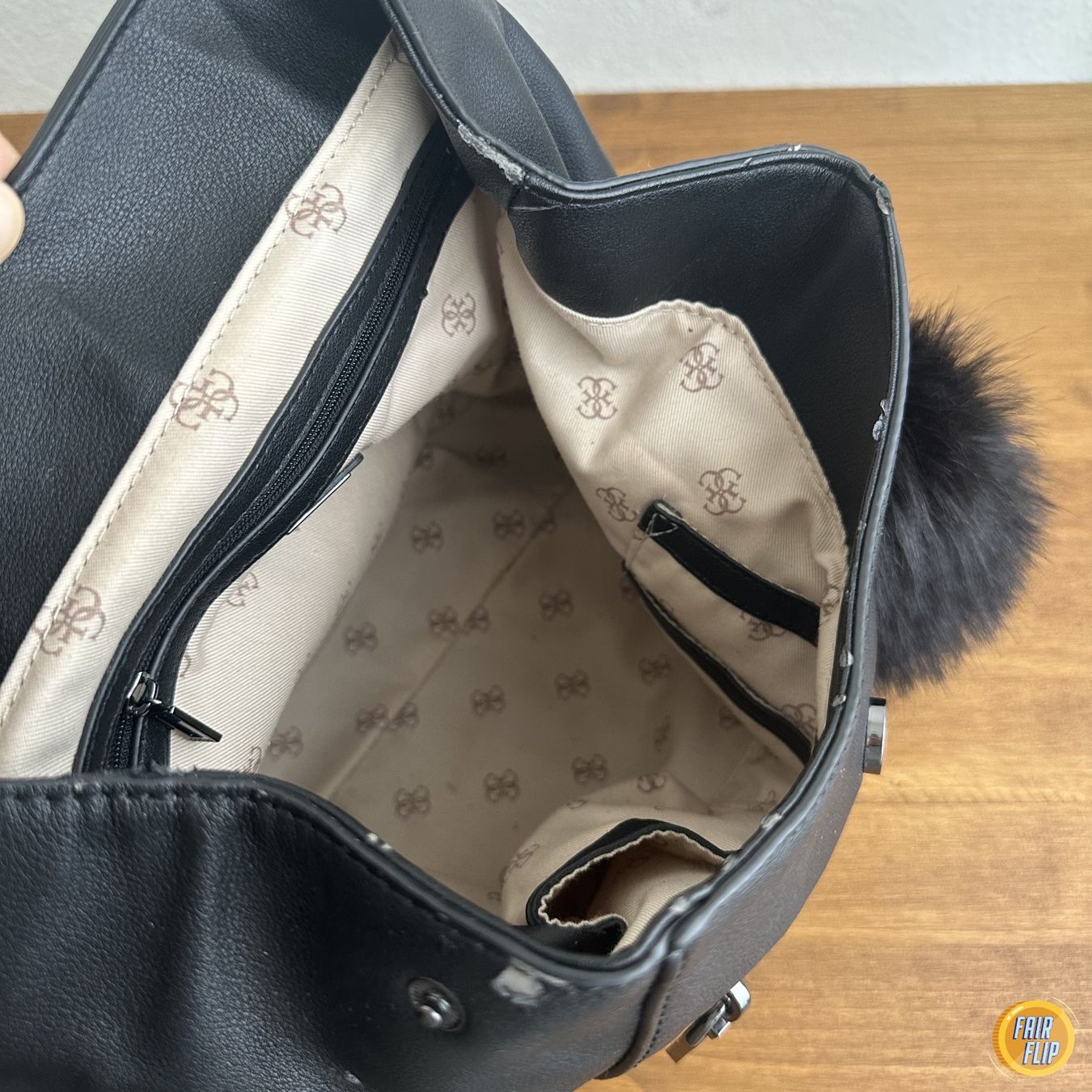 Guess Rucksäcke: Guess Rucksack Schwarz – Gebraucht aus Luzern von fairflip 4