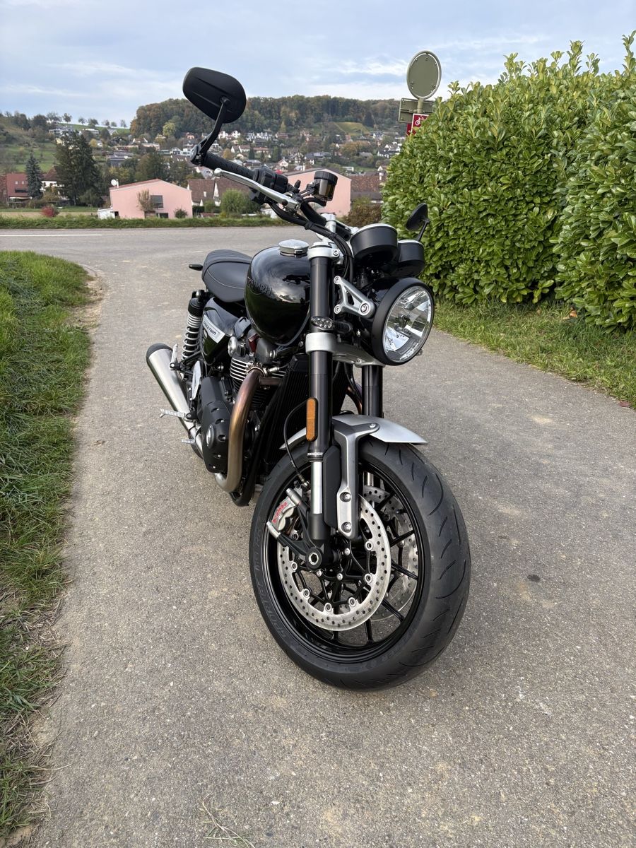 Strada: Triumph Speed Twin 1200 Stealth Edition – Nuovo (secondo la descrizione) da Basel venduto da obr_fx9m 2