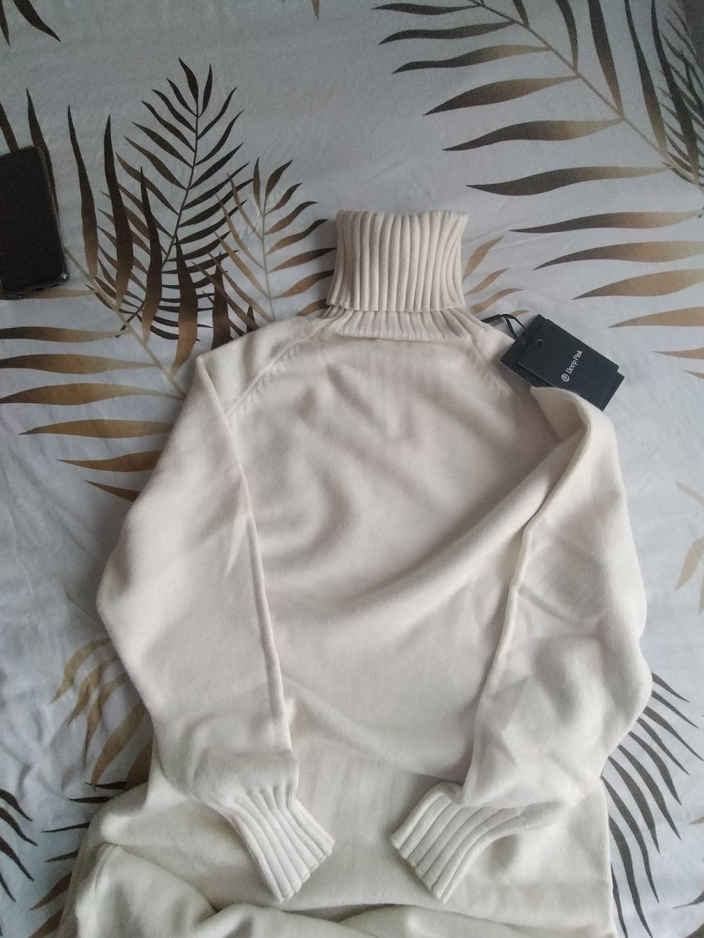 Vestiti: robe Pull Deep Pink écrue neuf, taille unique, pour l'hiver – Nuovo e nell'imballaggio originale da La Chaux-de-Fonds venduto da Luxary.25cachmirepro 3