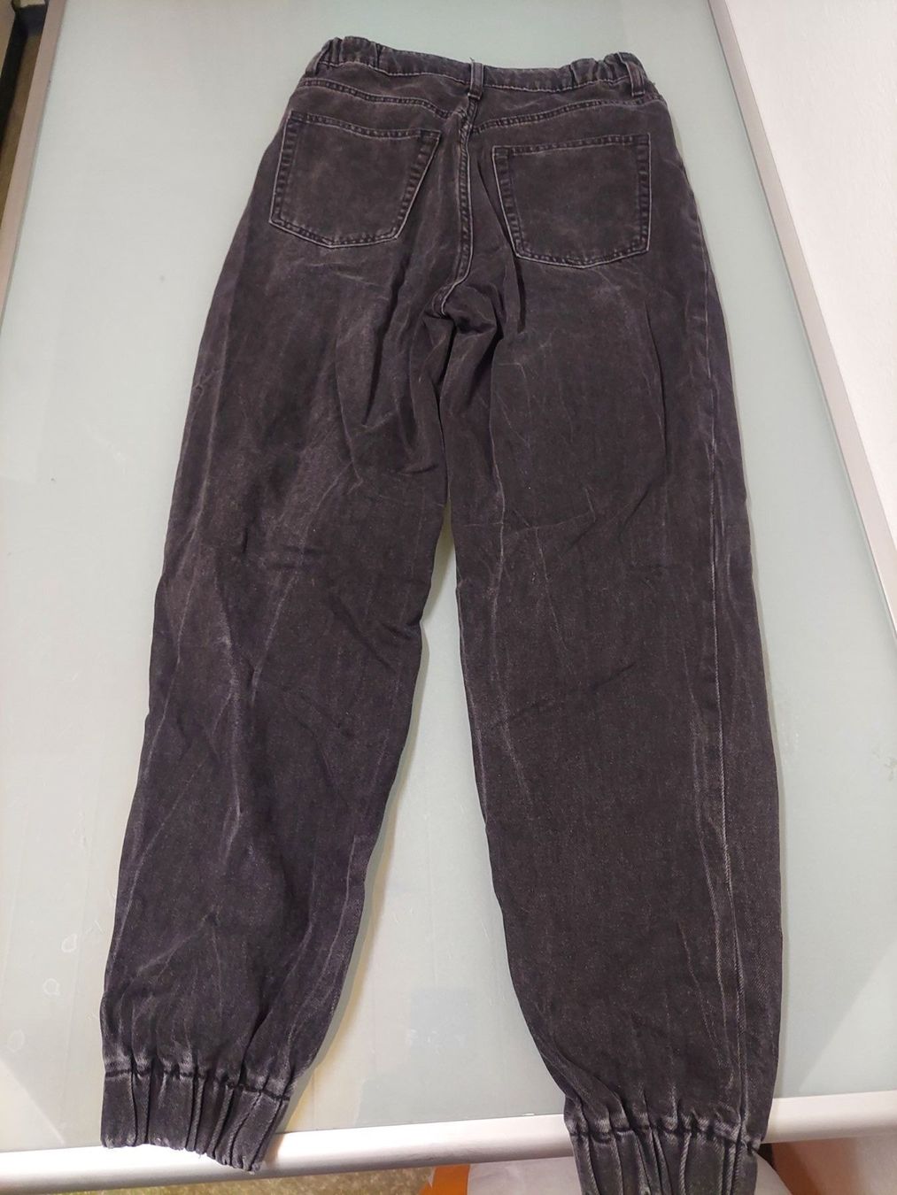 Jeans: schwarze Jeans – Usato da Unterbäch VS venduto da Nifadi 1