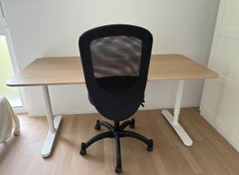 Height adjustable desk, wood look, white frame, good conditi