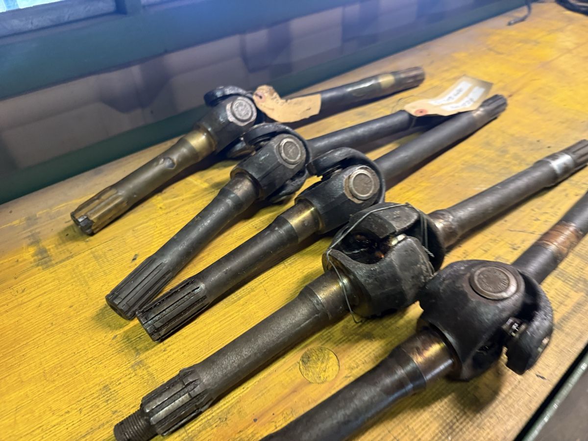 Tutti pezzi di ricambio auto: Jeep Willys  – Nuovo e nell'imballaggio originale da Bennwil venduto da Ford5600t 3