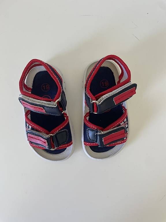 Schuhe für Jungen: Sandalen Grösse 19 – Gebraucht aus Glis von SabrinaXA 2