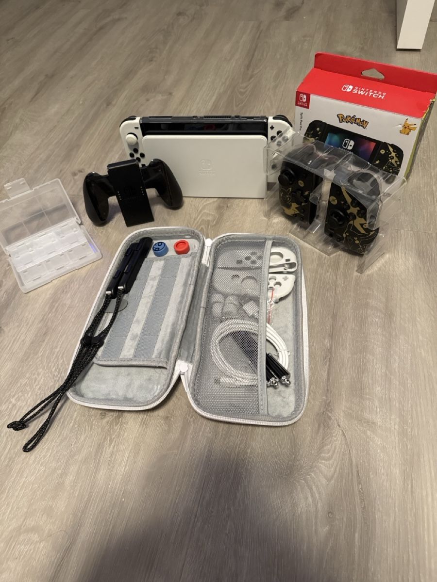 Nintendo Console: Nintendo Switch OLED Weiss mit Zubehör  – Nuovo (secondo la descrizione) da Ermensee venduto da Joao_ 3