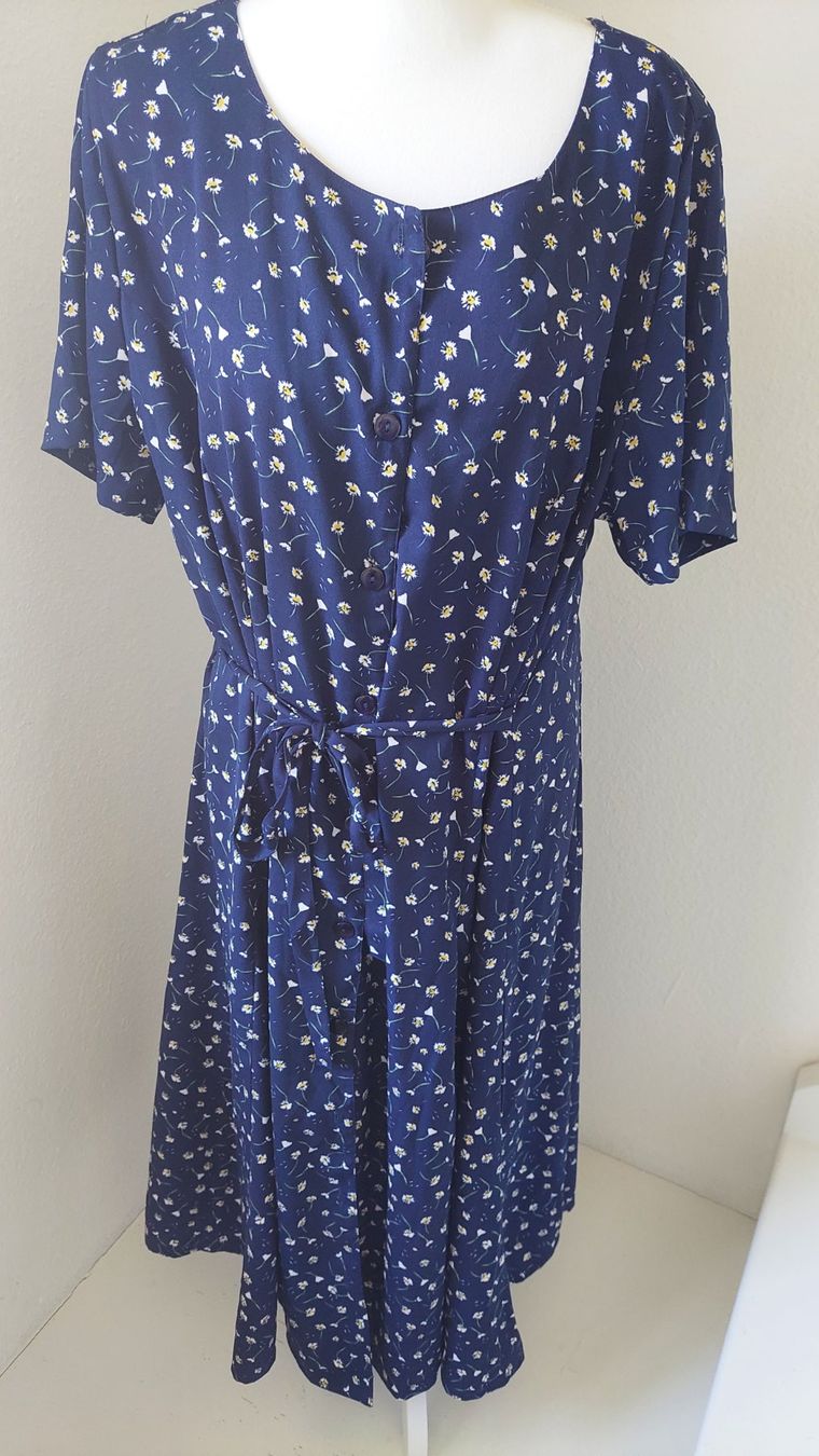 Kleider: Sommer Kleid Grösse 44 / Robe taille 44 – Gebraucht aus Adliswil von Boncoinsuisse