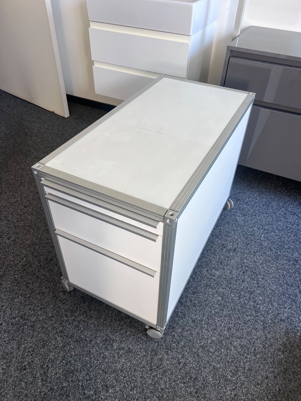 Eléments de bureau: Büro Rollcontainer – D'occasion à Reinach BL par tba_2gyj