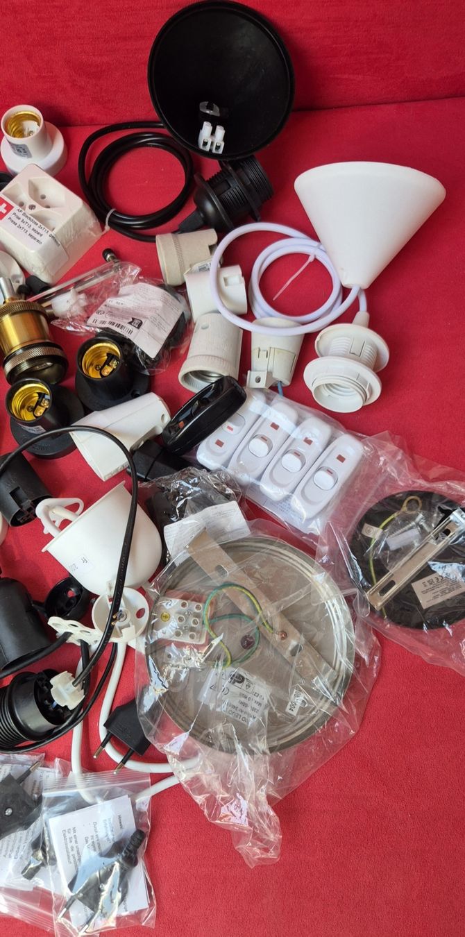 Interruttori: Elektromaterial – Usato da Moutier venduto da Maria1704 1