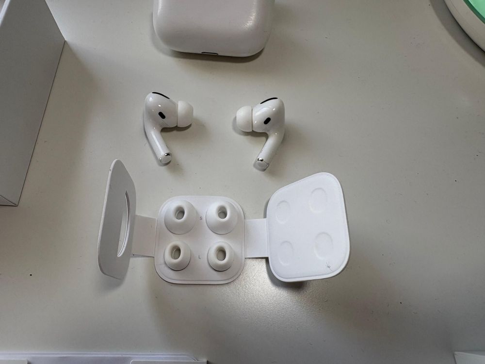 Apple Kopfhörer: Airpods Pro 1 / komplett / noch in gutem Zustand – Gebraucht aus Niederwil AG von luk_b9mz 2