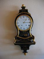 Wand Pendule mit 8 Tage Werk Louis XVI schwarz vergoldet