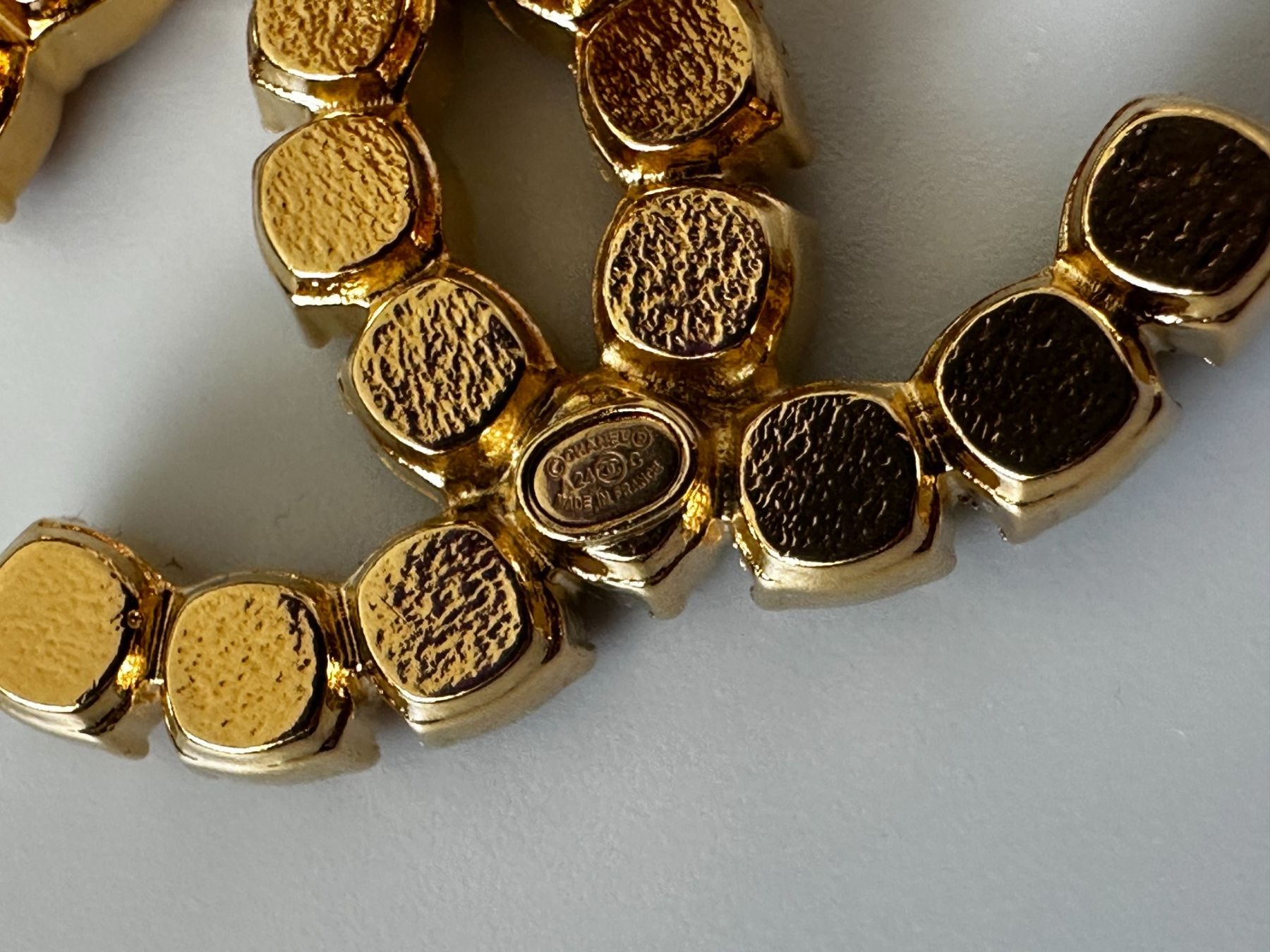 Chanel Spille & Fermagli: New Chanel brooch – Nuovo e nell'imballaggio originale da Lugano venduto da juledo 4
