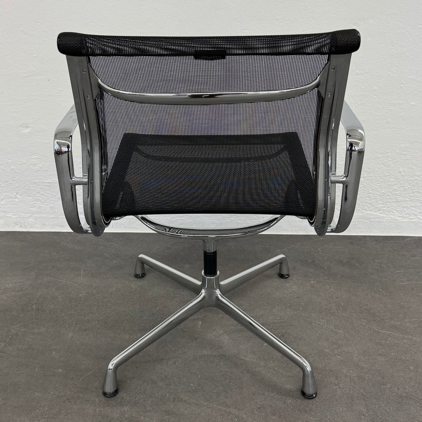 Sedie: Vitra Eames Alu Chair EA108 Netz – Usato da Schönenwerd venduto da mcofficeshop 4
