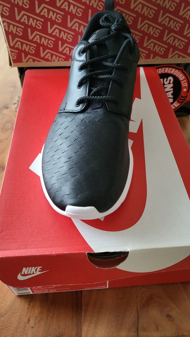 Nike Scarpe da uomo: Nike roshe 1 leather – Usato da Bern venduto da Sneakerheadz 2