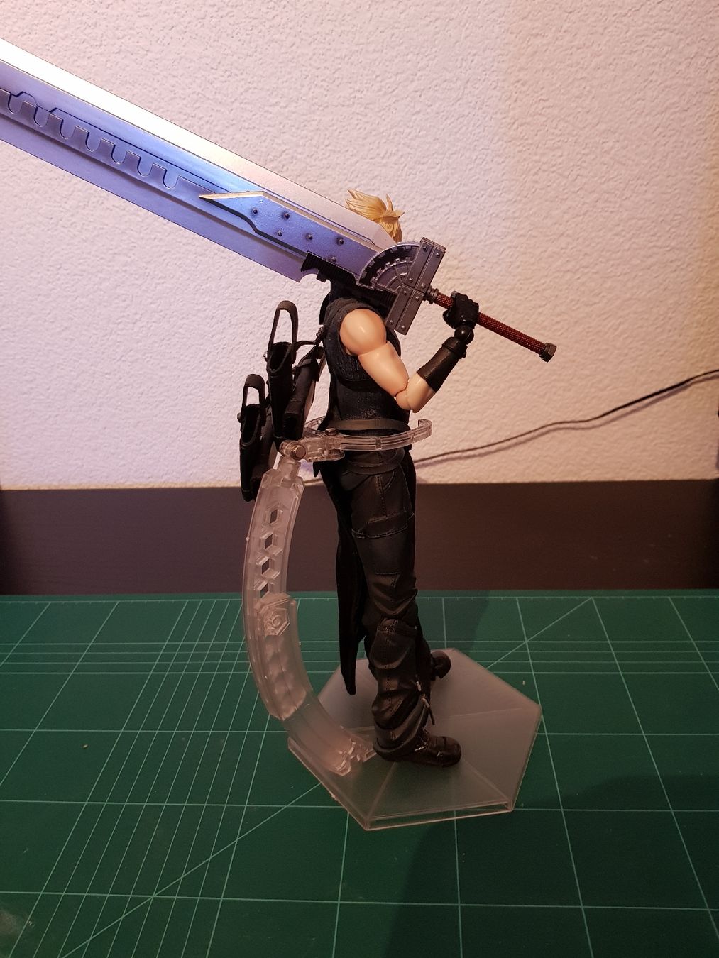 Statuette: Play Arts Action Figure Final Fantasy VII Cloud Strife – Usato da Niedergösgen venduto da Kamui8 7