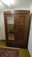 Antiker Schrank mit Spiegel