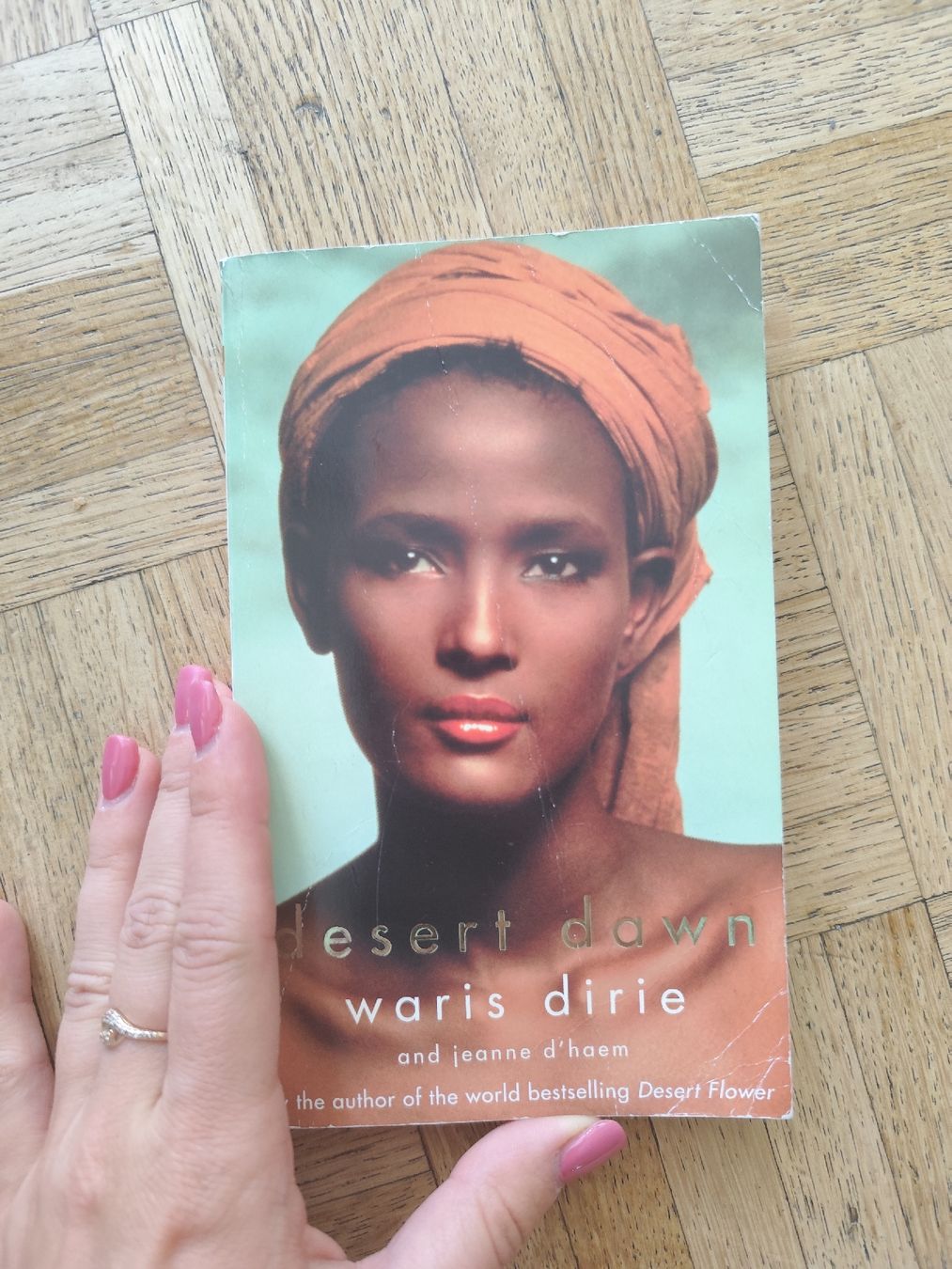 Libri: Desert Dawn by Waris Dirie, good condition, rare book – Usato da Mägenwil venduto da VintageGirly