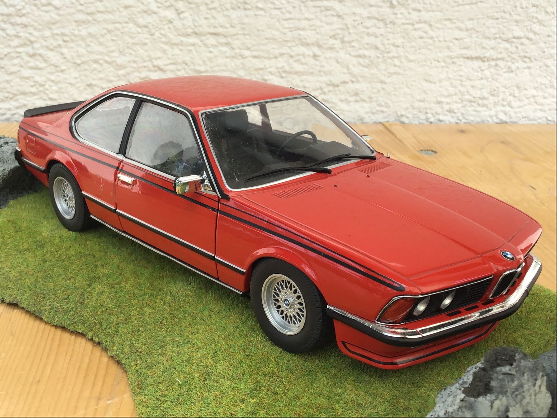 BMW Modellini d'auto: Modellauto BMW 635 CSi rot 1:18 – Usato da Männedorf venduto da Modelle-aller-Art
