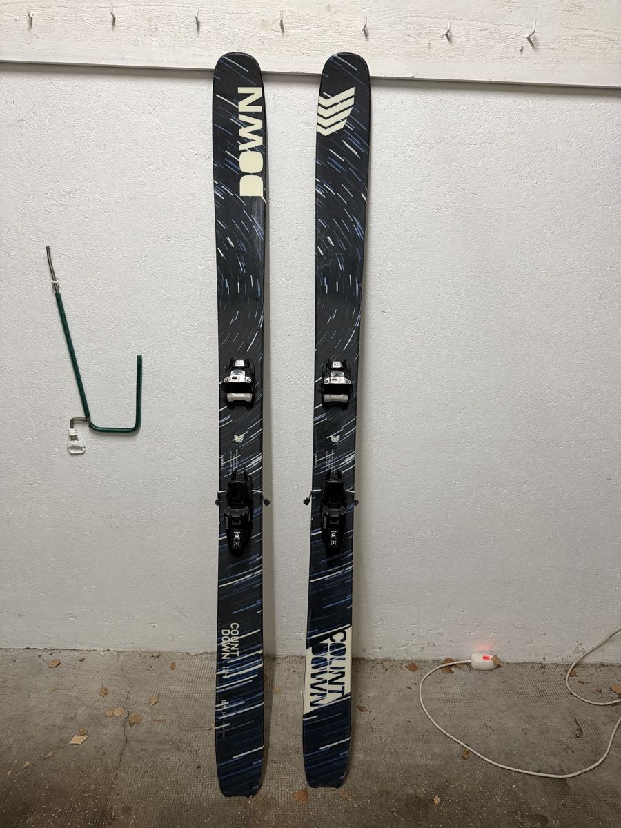 Skis: ski freeride down – D'occasion à Genève par sas_xsh6