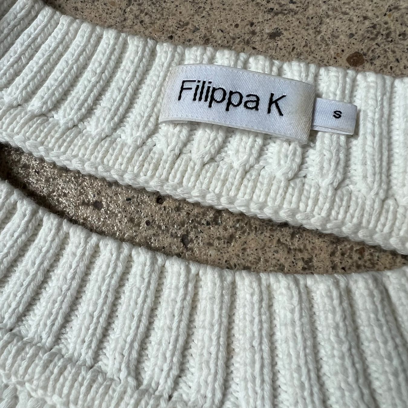 Pullover & Sweatshirts: FILIPPA K Pullover mit Ausschnitt am Rücken 🤍 – Gebraucht aus Zürich von ClosetQueen 8