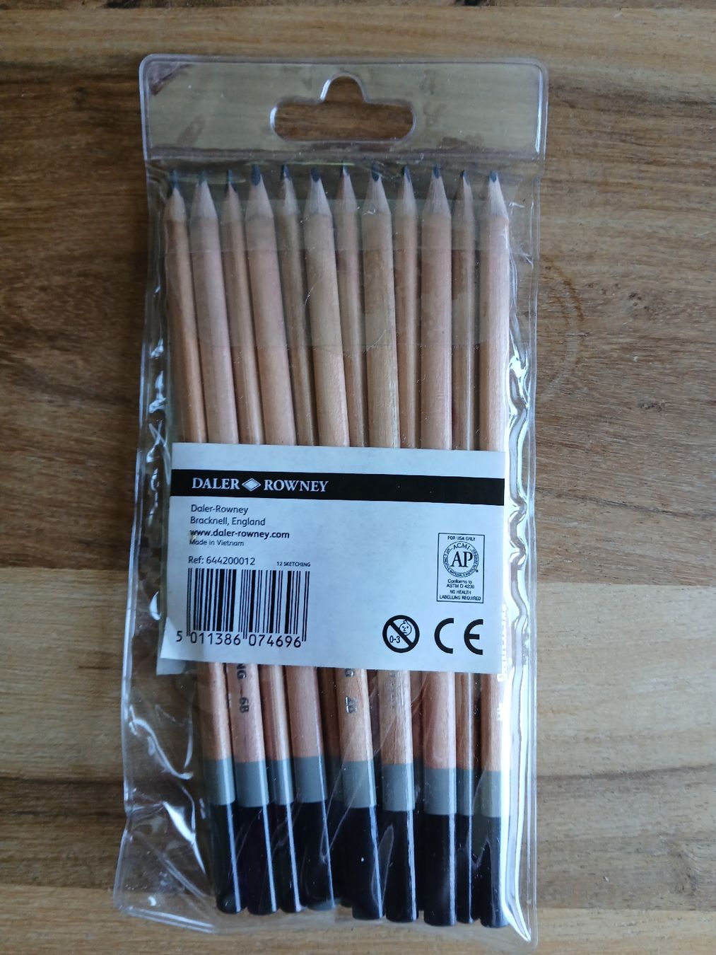 Matite, matite colorate & gessi: Daler Rowney Simply Sketching Pencils 12 Assorted – Nuovo e nell'imballaggio originale da Dübendorf venduto da LoRi-2026 2
