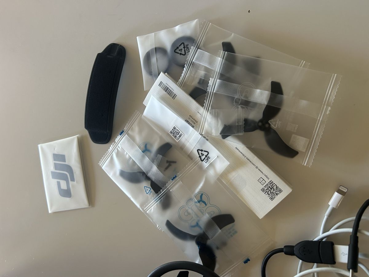 DJI RC Modellbau: DJI Multikopter Avanta2 Fly More Combo mit Googles3 – Neu (gemäss Beschreibung) aus Wil SG von Haelge 5