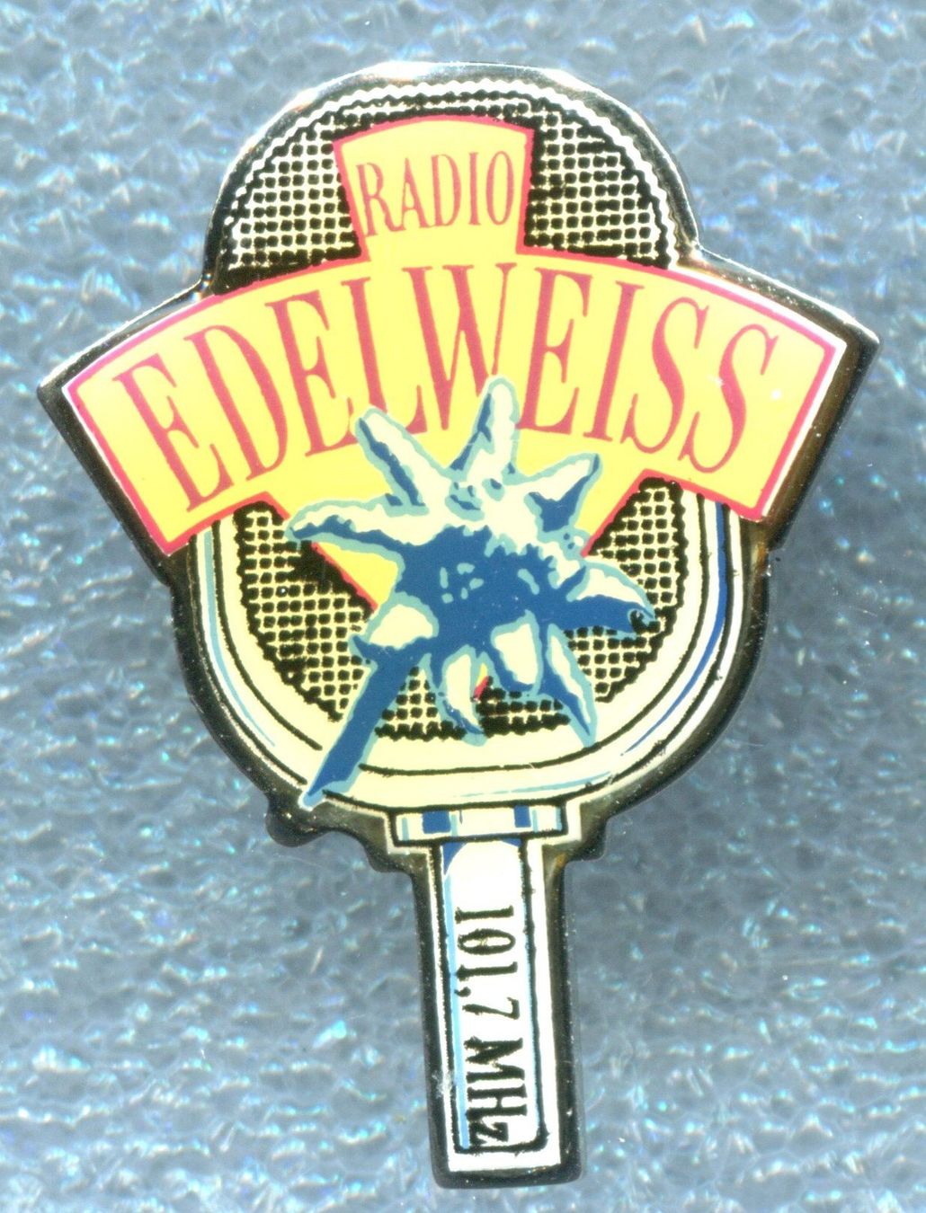 Plaquettes & Badges: RADIO EDELWEISS  101,7 MHz – D'occasion à Winterthur par Sammleroase