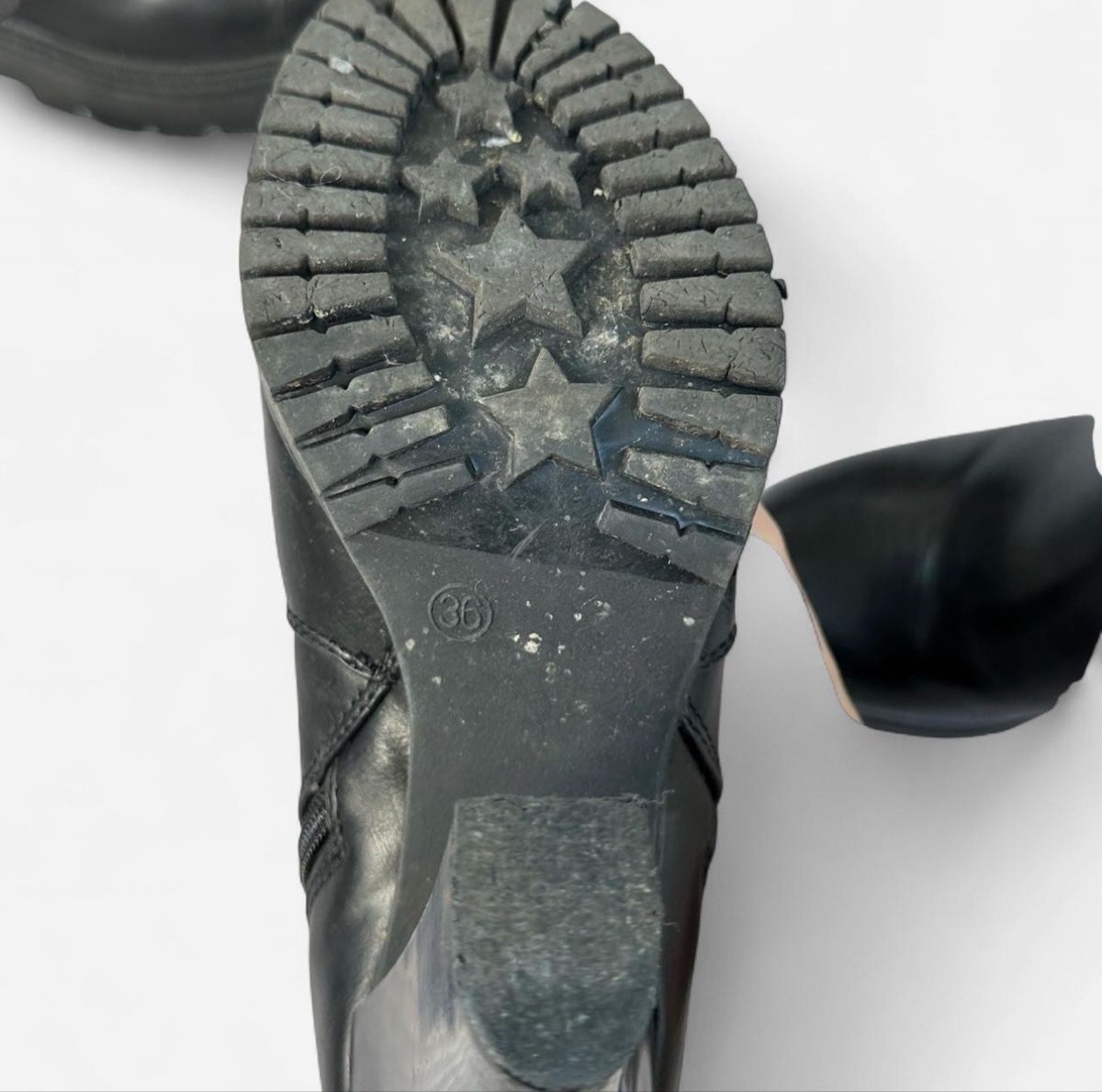 Scarpe da donna: Schwarze Stiefeletten Gr. 36 mit hohem Absatz  – Nuovo (secondo la descrizione) da Wohlen AG venduto da jes_9c79 2