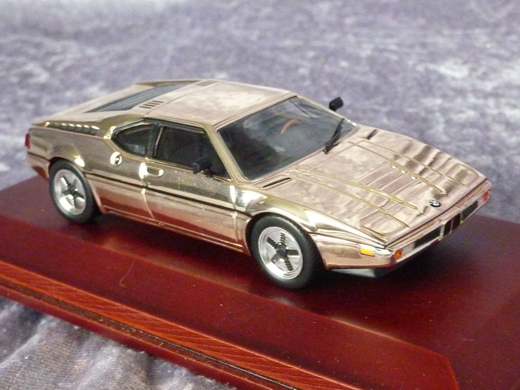 BMW Modellini d'auto: BMW M1 Silver 1:43 – Nuovo e nell'imballaggio originale da Dürrenäsch venduto da modellautos4you 4