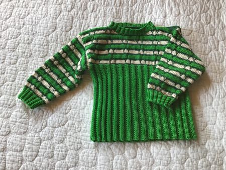 Handgestrickter grüner Kinder Pullover, Grösse 110-116
