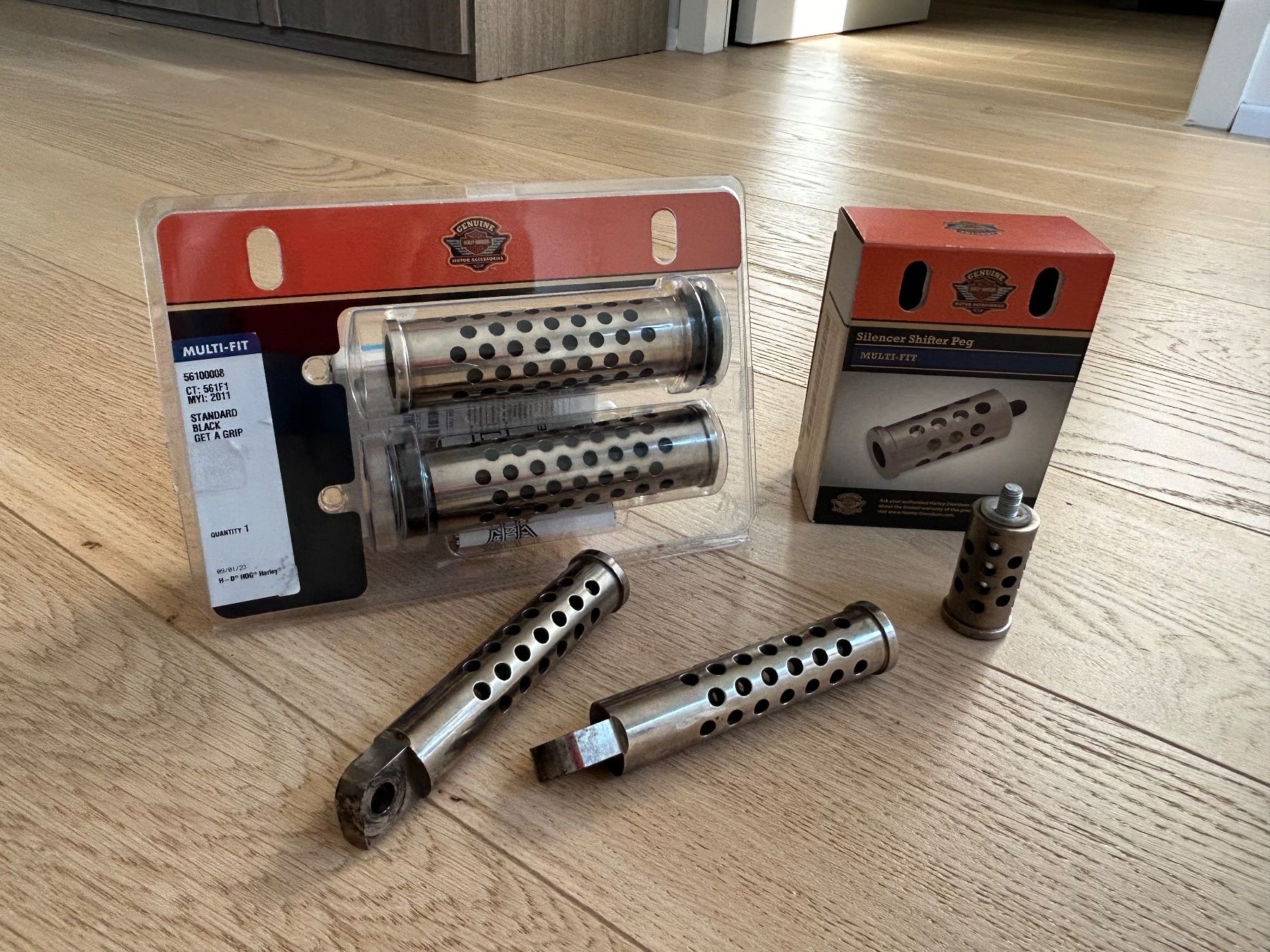 Harley-Davidson Chopper: 5pcs/Set Harley Davidson Grips, Foot and Shift Peg – Usato da Zürich venduto da maxsalezzen