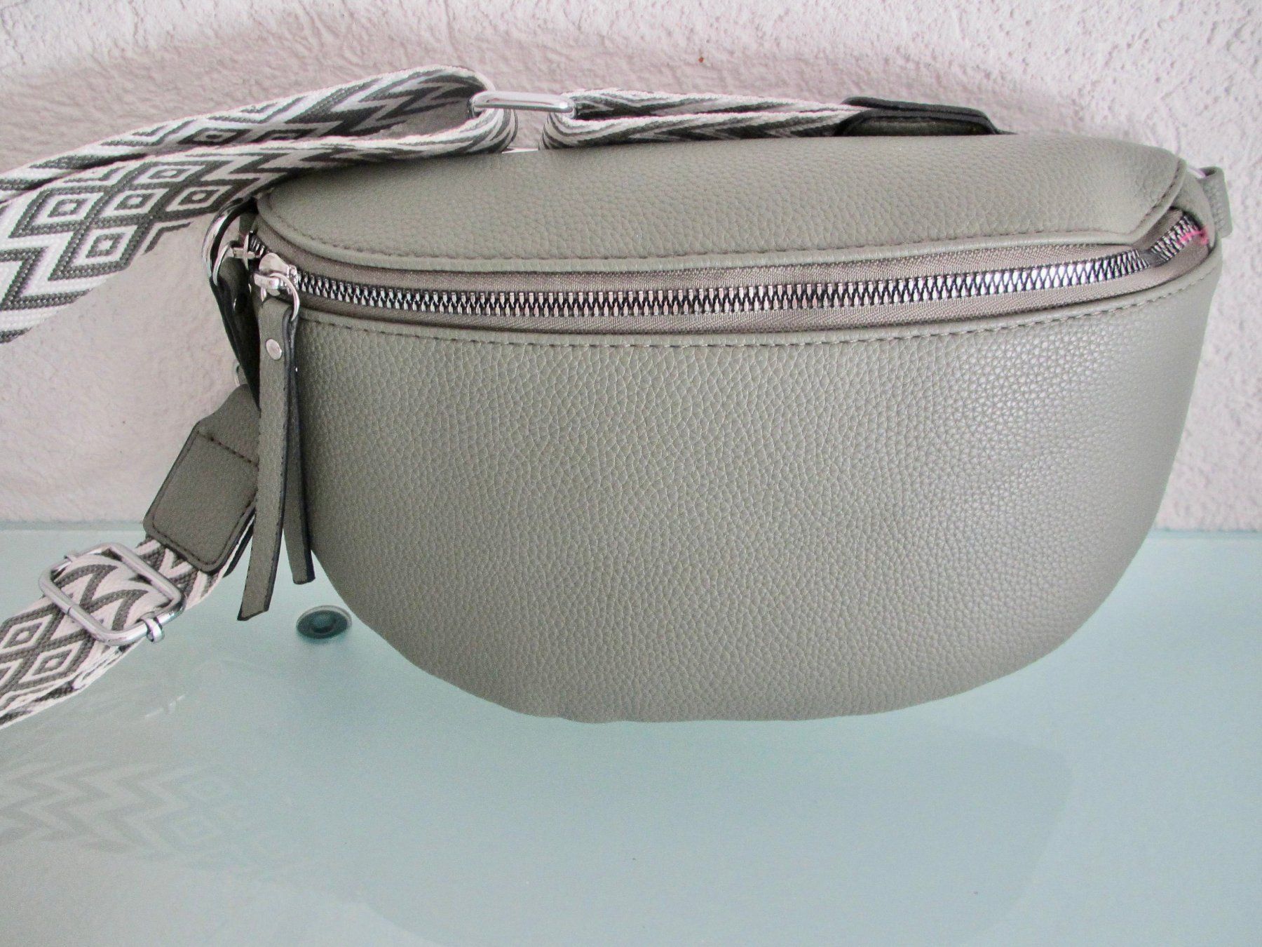 Borse da donna: SAC EN BANDOULIERE OLIVE – Nuovo (secondo la descrizione) da Murten venduto da Selliot 2
