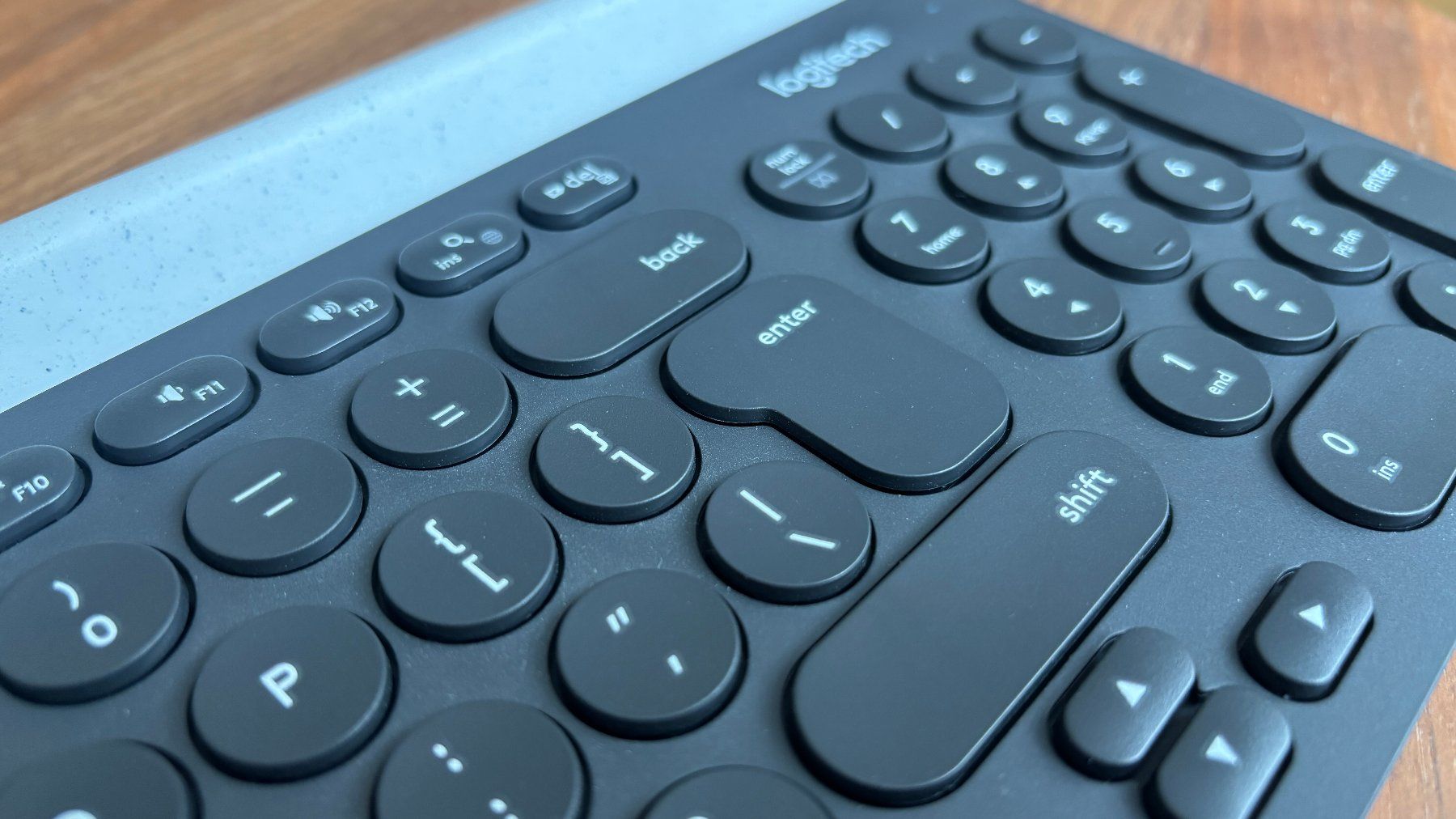 Logitech Tastiere: Logitech K780 Multi-Device Kabellos Tastatur – Usato da Zürich venduto da sza_f79y 2