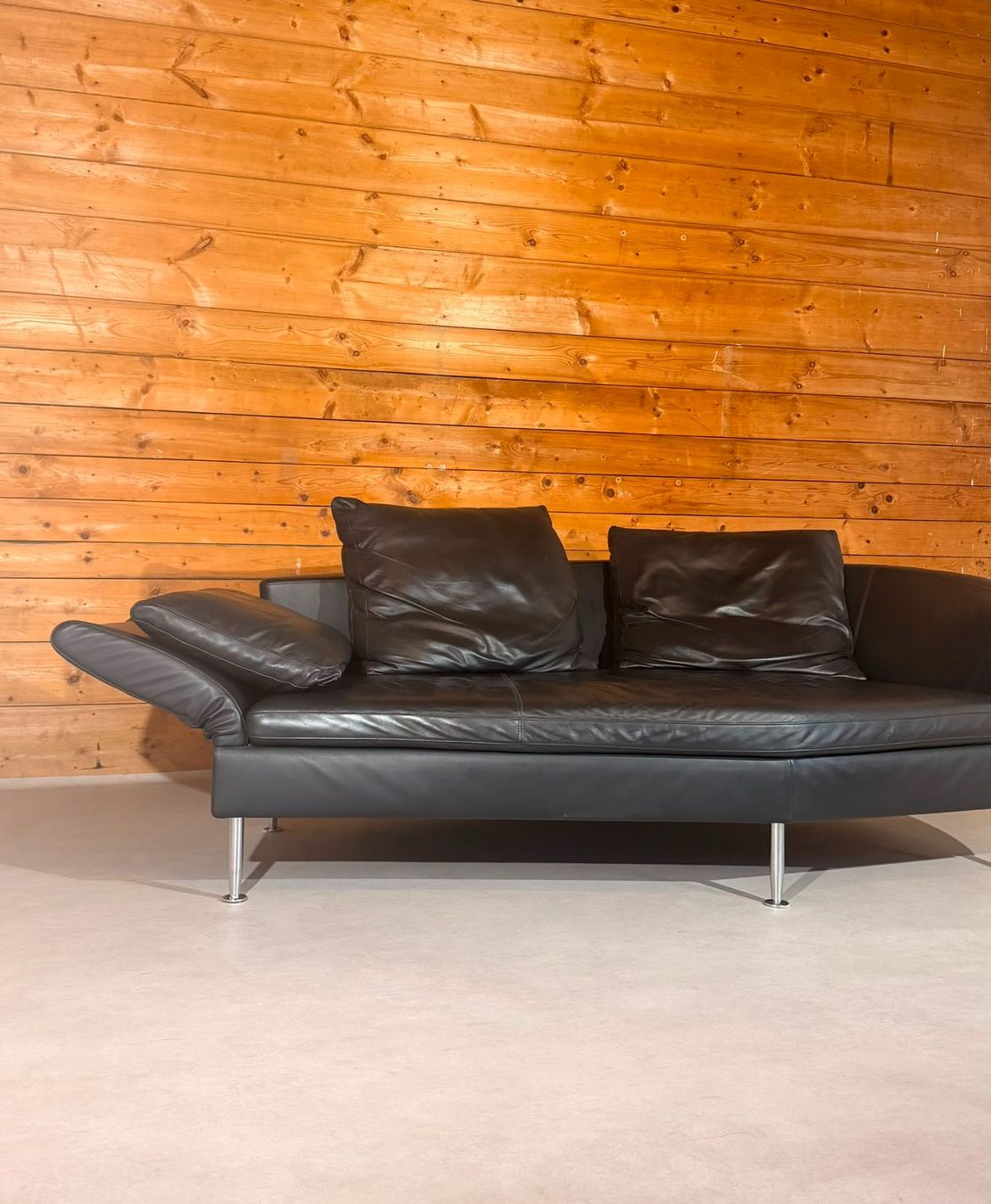 Sofas: Dreipunkt Design Sofa aus schwarzem Leder 2-Sitzer – Gebraucht aus Rickenbach ZH von Der-Insider 8