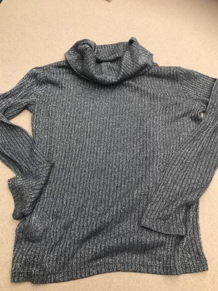 Maglioni & Felpe: Mädchen Rollkragen Pullover mit Glitzer 146/152 – Usato da Bergdietikon venduto da antovale