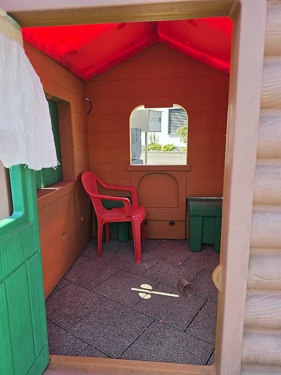 Chicco Spielhäuser: Chicco Spielhaus – Gebraucht aus Ettiswil von Suddendaze 2