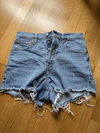 Levi's Ribcage Shorts Gr. 28 - perfekter Sommer-Look!