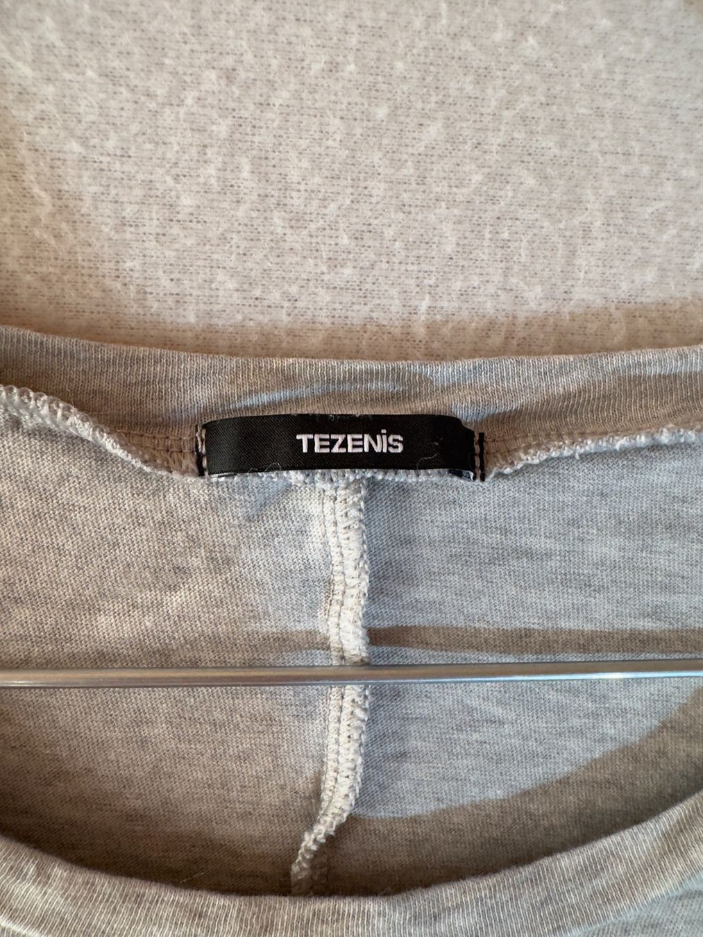 T-shirt: Hellgraues Shirt von Tezenis ca. Gr. M – Usato da Grosswangen venduto da second_hand_dress 1